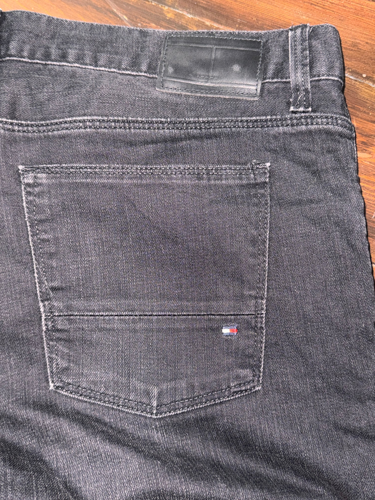 Tommy Jeans Мъжки дънки – Класически прав модел (Straight Fit)