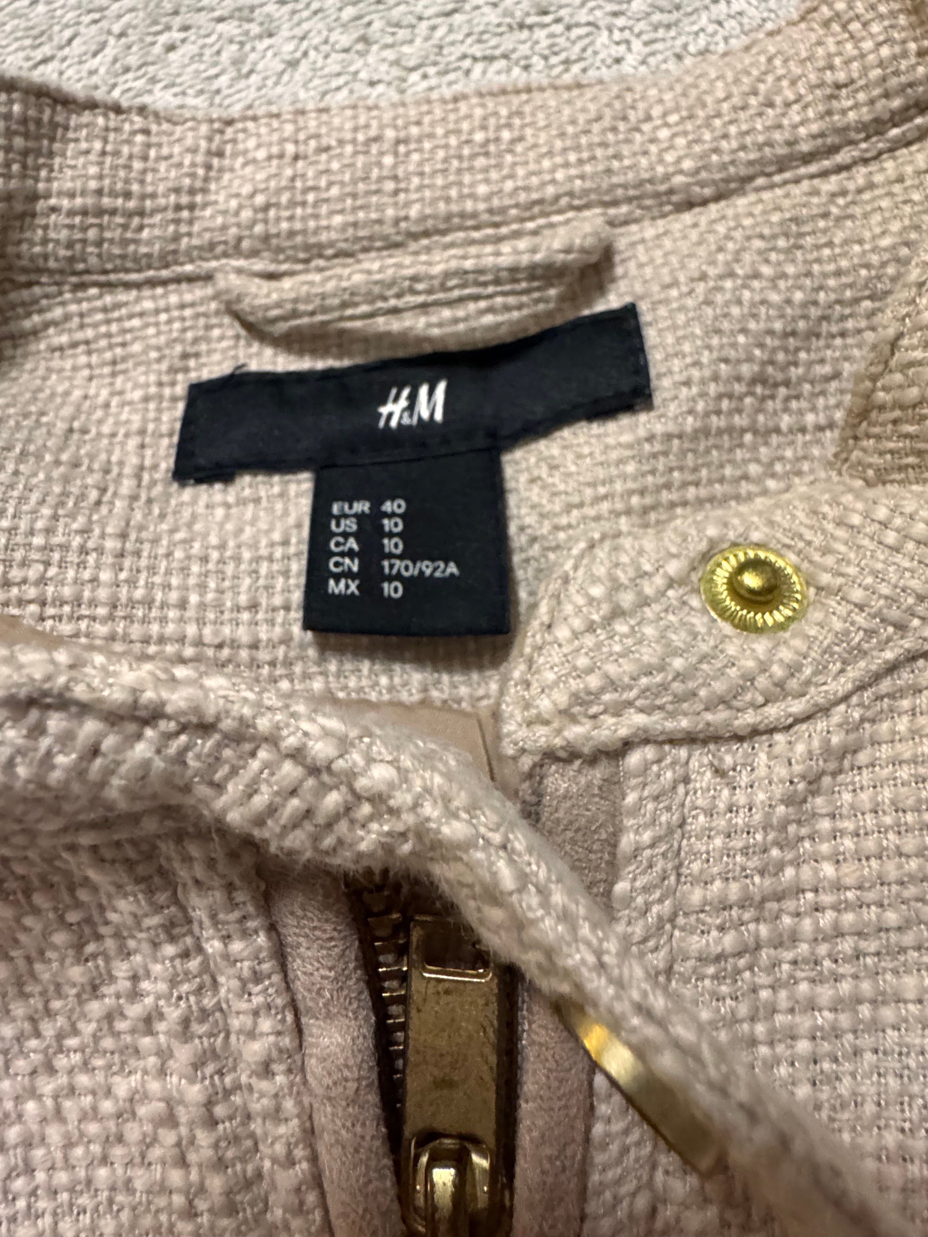 H&M – Късо яке тип Bomber с капитониране – Бежово – Размер 40