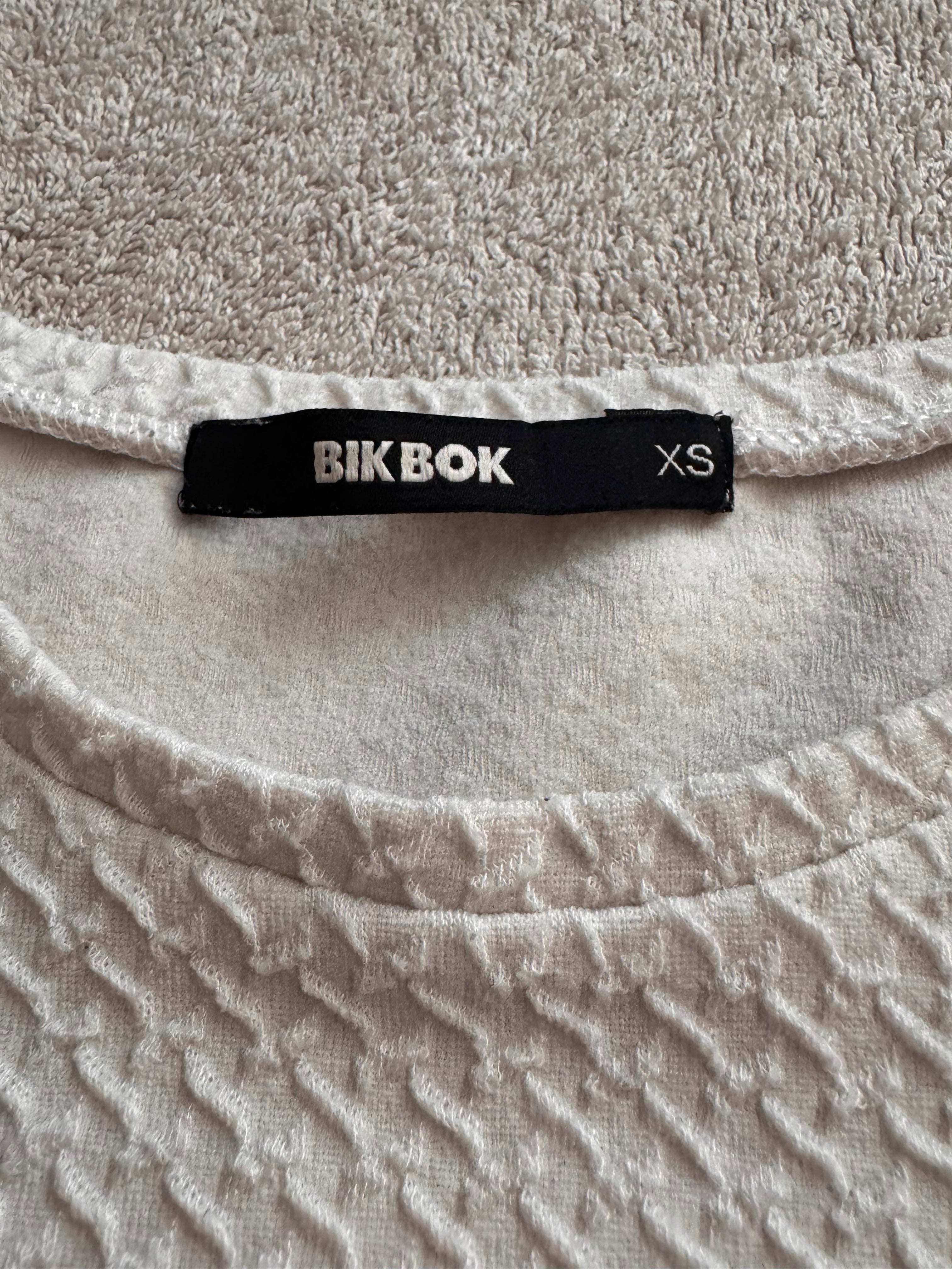 Bik Bok – Пухкава дамска блуза с релефна текстура – Бяла – Размер S