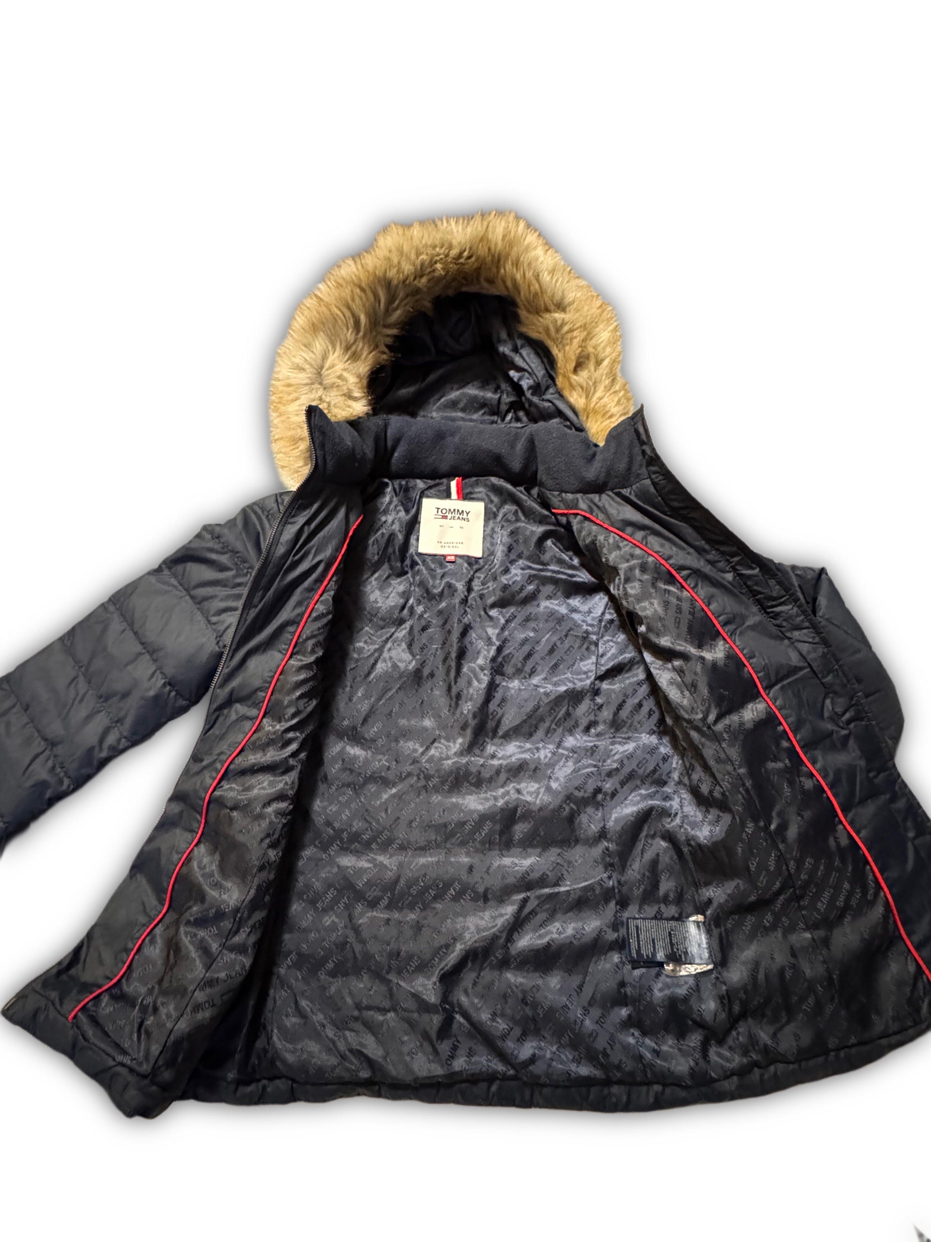 Tommy Jeans – Дълго капитонирано яке с качулка – тъмно синьо – Размер XS